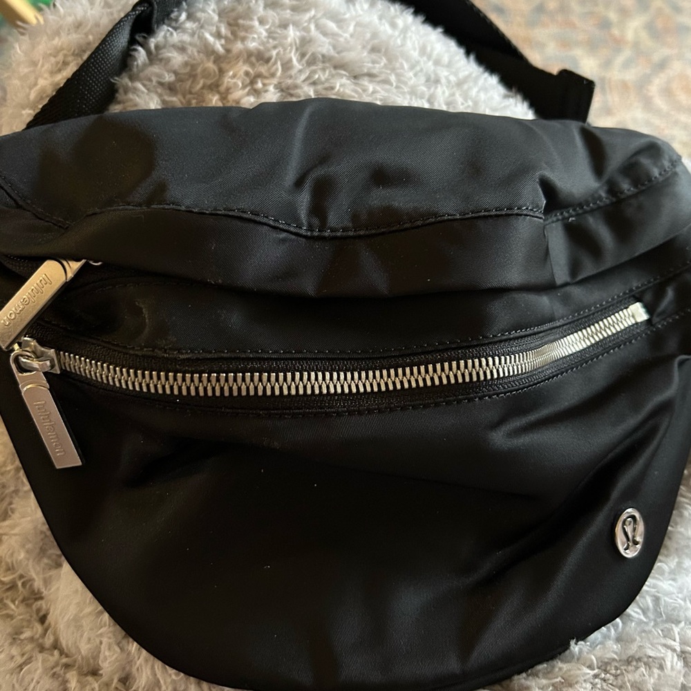 Lululemon belt bag. Black.